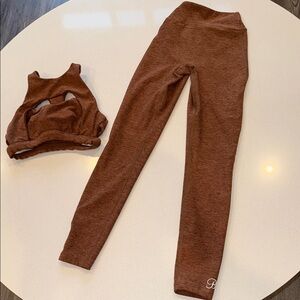 Bombshell set coffee bean 🫘  

POWERHOUSE BRA  + V BUTT LIFT LEGGINGS